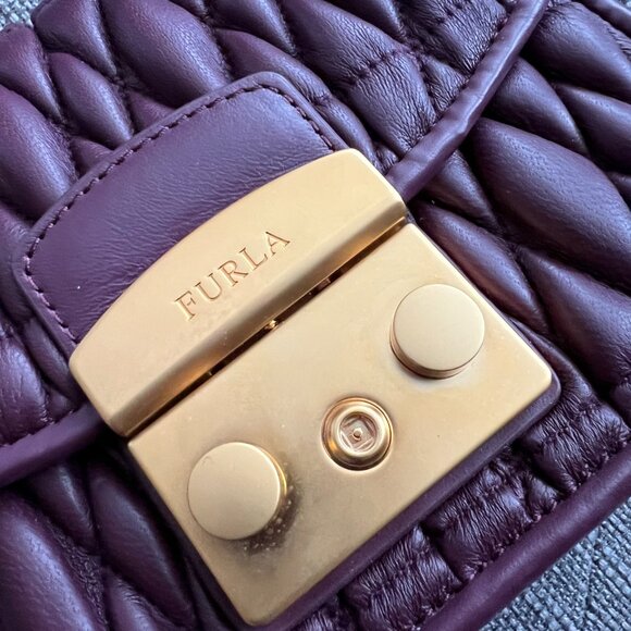 FURLA Quilted Metropolis Crossbody Bag - Picture 6 of 9